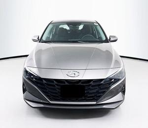 Hyundai Elantra SEL FWD 2023 incroyablement parfaite avec faible kilométrage en stock, offerte à un prix fantastique - Product Image 1