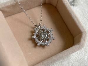 สร้อยเพชรมอยส์ซอไนต์สีเทาแบบ1.0CT สำหรับผู้หญิงจี้สร้อยคอเงินสเตอร์ลิงดีไซน์ท้องฟ้าสำหรับเป็นของขวัญเครื่องประดับทรงกลมเมอร์รี่โกลด์สำหรับผู้หญิง - Product Image 2