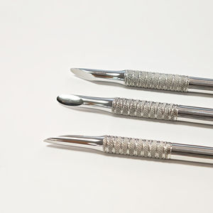 Pousse-cuticules double extrémité en acier inoxydable Kaneka Enterprises, réutilisable, durable, outil professionnel de nettoyage des ongles - Product Image 4