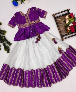 Precio al por mayor de moda rayón algodón bordado secuencia trabajo Lehenga Choli Dupatta estilo indio moderno ropa de fiesta de boda - Product Image 4