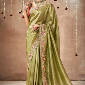 Sari de organza verde pastel con hilo floral con tejido y trabajo de diseño de pallu pesado con las mismas piezas de blusa de borde - Product Image 1