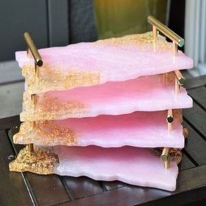 Plateau décoratif durable en résine fait à la main pour l'organisation de table servant des boissons et des collations ou présentoir dans le salon - Product Image 3