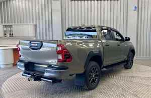 Conduite à droite 2024 T o y o t a , H i l u x (24) - 2.8 D-4D Invincible X Pickup Double Cab 4dr Diesel Manual 4WD - Product Image 3
