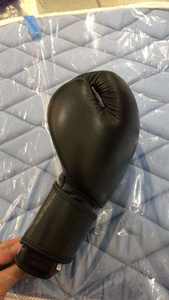 Gants de boxe en cuir PU de qualité supérieure avec logo personnalisé pour l'entraînement et le combat - Product Image 2