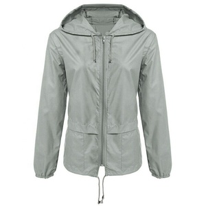 Chaqueta de lluvia impermeable para mujer Chaqueta cortavientos ligera con capucha y cremallera de la mejor calidad Chaqueta Anorak - Product Image 4