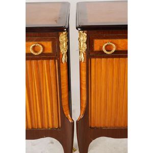 Par de exquisitas mesitas de noche de caoba de estilo francés con detalles estriados y detalles en bronce | Mesitas de noche artesanales con S - Product Image 3