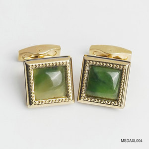 Une paire de boutons de manchette haut de gamme plaqués or 18 carats pour hommes, ornés de pierres précieuses Nephrite Fengshui (MSDAXL004) de la collection Tinh Vu - Product Image 1