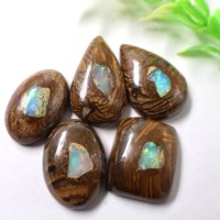 Déclaration de bijoux de luxe avec doublet boulder opale cabochon matrice terreuse couches de feu vif pierre précieuse rare pour l'opale de travail élégante