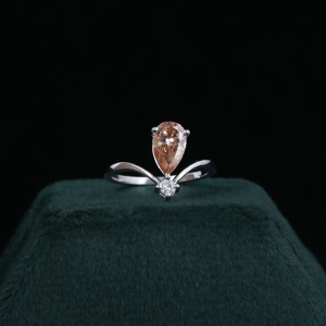 Bague de fiançailles en or blanc massif 14KT personnalisée en poire rose et coupe ronde Bague certifiée et plaquée or avec diamant cultivé en laboratoire - Product Image 1