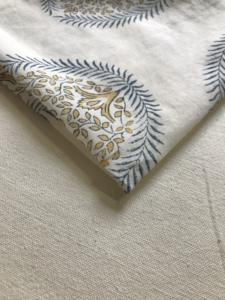 Tissu en coton imprimé à la main, imprimé traditionnel indien Arbre de vie Buti, tons moutarde et indigo - Product Image 5