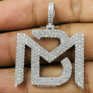 Colgante de Plata de Ley con Logotipo Personalizado de Moissanita, Corte Brillante Redondo VVS, Estilo Hip Hop Unisex - Product Image 1