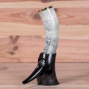 Corne à boire gravée sur mesure avec support-Corne à boire viking authentique en agate avec support en corne - Product Image 2