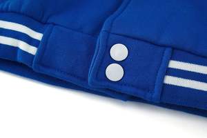 Chaqueta de Béisbol Personalizada al por Mayor para Hombre, Chaqueta Bomber Negra con Mangas de Cuero, Tela de Lona, Bordado, OEM Disponible para Invierno - Product Image 4