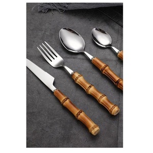 Ensemble de couverts en acier inoxydable de qualité supérieure avec manche en bois, conçu pour durer des années de service quotidien - Product Image 3