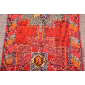 2.8x9.7 ft Rug, Vintage Turkish Rug, <b>Red</b> Herki <b>Wool</b> Rug - Product Image 3
