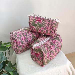 Neceser acolchado con bloque de mano blanco con estampado floral elegante, Juego de 3 artesanales, sostenible y perfecto para viajar - Product Image 6