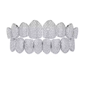 Grillz ethnique en argent plaqué argent avec motif gravé, moissanite ronde, finition glacée profonde et brillante, idéal pour offrir en cadeau RUHA - Product Image 6
