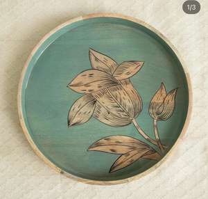 Prix de gros Nouvel arrivage Plateau de service en bois émaillé de meilleure qualité Plateau rond avec vaisselle et assiettes en bois naturel Homeware - Product Image 6