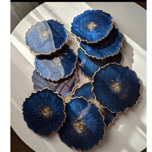 Posavasos de resina personalizados con acento dorado Posavasos de epoxi hechos a mano - Product Image 1