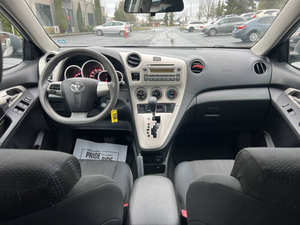 Voiture d'occasion de qualité abordable, Toyota Matrix S 2011, conduite à gauche - Product Image 2