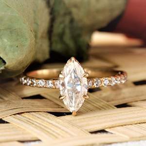 แหวนหมั้นเพชรรูปรัศมีที่ซ่อนอยู่สำหรับเธอ - Product Image 3