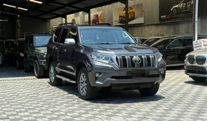 Toyota Land Cruiser Prado Modelo KEI, Caja de Cambios Manual/Automática, Motor Diésel 8L, Auto Usado en Venta - Volante a la Izquierda, Color Oscuro - Product Image 5