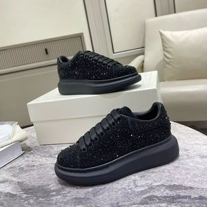 Chaussures de sport en cuir à plateforme polyvalentes pour hommes et femmes, de marque de luxe originale du créateur, en blanc, pour un usage décontracté. - Product Image 1