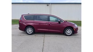 Chrysler Voyager LX FWD 2023 Usado en Buen Estado - Product Image 5