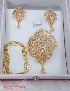 ชุดสร้อยคอและต่างหูสำหรับผู้หญิงที่ไร้กาลเวลาเหมาะสำหรับงานแต่งงานฟังก์ชั่นแบบดั้งเดิมสวมใส่ตามเทศกาลและงานปาร์ตี้ที่หรูหรา - Product Image 5