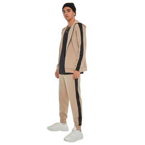 Dernier modèle de survêtement pour hommes Ensemble décontracté personnalisé Survêtement à coupe ample à la mode Ensemble de survêtement pour hommes pour l'extérieur - Product Image 3