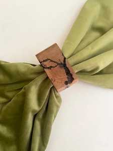 ชุดแหวนรองผ้าเช็ดปากไม้ทรงกลมยอดนิยม ชุด 4 ชิ้น แหวนรองผ้าเช็ดปากไม้เนื้อแข็ง สีน้ำตาล สำหรับตกแต่งโต๊ะอาหารและเครื่องครัว - Product Image 6