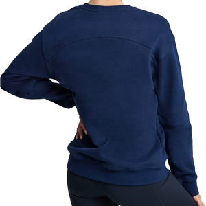 Cómoda sudadera de mujer producida con corte relajado interior de algodón cepillado transpirable y puños acanalados para uso diario - Product Image 4