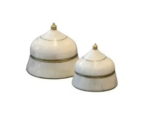 Ensemble de casseroles traditionnelles isolées de 2 pièces avec forme de dôme élégante et accents dorés Réchauffeur d'aliments et plat de service de qualité supérieure - Product Image 1