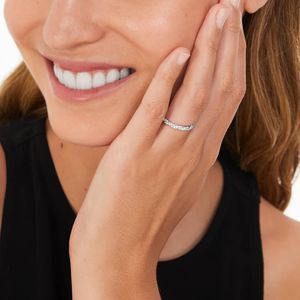 แหวนหมั้นเพชรทรงบิดเกลียวพร้อมลวดลายหรูหราสำหรับวันหมั้น - Product Image 2