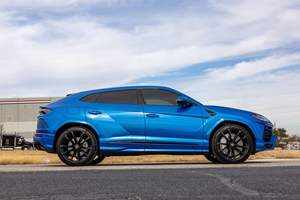Urus 2020, Motor Turbo V8 de 641 hp, Color Azul Eleos Metalizado, Sin Modificar - Product Image 3