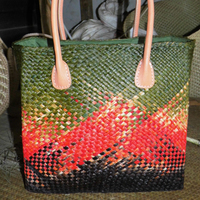 Tas pantai dengan penutup ritsleting trendi wanita dengan saku kulit bambu desain tali ganda dasi datar pewarna desain tali ganda