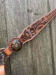 Conjunto de Brida y Pechera de Cuero_Envejecido (Aspecto Oxidado) con adornos de conchos con centros de flores de cobre, que aporta un toque cálido y vintage - Product Image 2