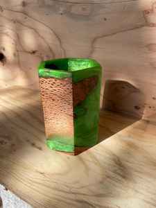 Porte-stylo artisanal en résine et bois écologique de luxe avec forme personnalisée et motif MODEL Art & Décoration de collection - Product Image 2