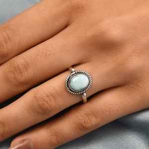 Anillo de Larimar ovalado minimalista hecho a mano, joyería de piedras preciosas de plata esterlina oxidada para mujer, diseño elegante - Product Image 2