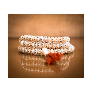 ลูกประคำสวดมนต์แบบชาวพุทธธรรมชาติมีลายดอกทิวลิป rudraksh แกะสลักเป็นมิตรกับสิ่งแวดล้อม Jaap Mala - Product Image 1