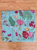 Tissu écologique à séchage rapide turquoise, motif de jardin vibrant avec grandes fleurs roses, palmiers verts et cerfs élégants, pour sacs et chemises