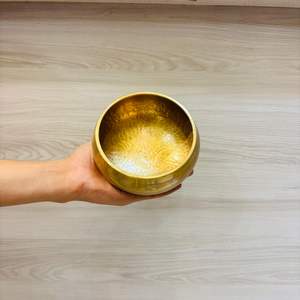 Bol chantant himalayen traditionnel en bronze fait à la main artisanat en métal inspiré du bouddhisme pour la guérison des chakras et la thérapie par le son - Product Image 1
