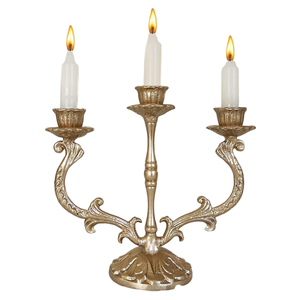 Candelabro árabe vintage de latón de alta calidad con tres brazos y acabado pulido para decoración de mesa en el hogar. - Product Image 1