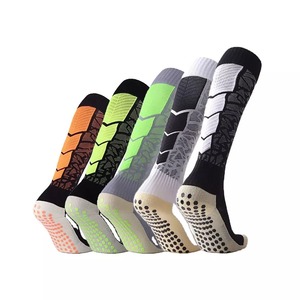 Chaussettes d'hiver pour hommes, design et logo personnalisés, best-seller, chaussettes de sport unisexes en coton, chaussettes de football pour hommes, antidérapantes, basketball - Product Image 6