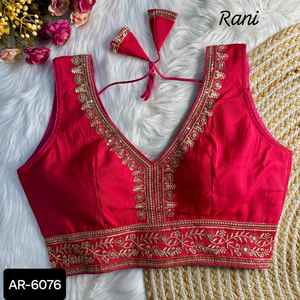 Dernières femmes portent de nouvelles collections pour les vêtements traditionnels indiens Broderie lourde et travail de séquence Blouse prête à l'emploi pour Saree - Product Image 4