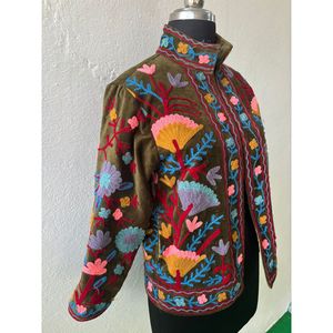 Veste matelassée chic pour femme avec broderie Suzani, légère et professionnelle, col mandarin élégant, tissée pour le printemps - Product Image 2