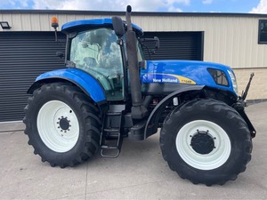 Tracteur agricole neuf Hollandd T7040 avec cabine et AC d'occasion d'origine à vendre - Product Image 6