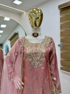Salwar Kameez de Georgette de Seda de Primera Calidad Estilo Teej con Piel Sintética Multicolor Sin Costuras para Fiestas de Invierno - Product Image 4