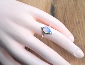 Opalite laiteuse 925 bague de créateur en argent Sterling bijoux de pierres précieuses faits à la main bague élégante cadeau pour elle - Product Image 4