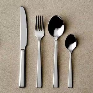 Juego de Cubiertos de Acero Inoxidable Estilo Vintage con Acabado Dorado para Bodas - Product Image 6